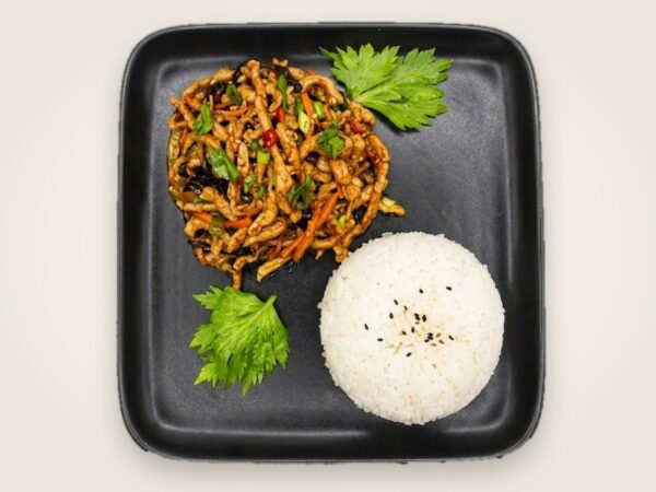 wT_CrE2xM0.jpg Свинина «Юйсян» 鱼香肉丝和米饭